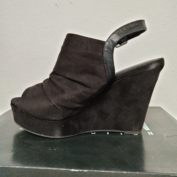 Manhattan collection black wedges - Picture 3 of 6